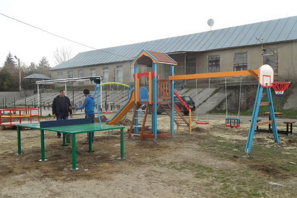 Детские площадки оборудованы на средства фонда Ренато Усатого.