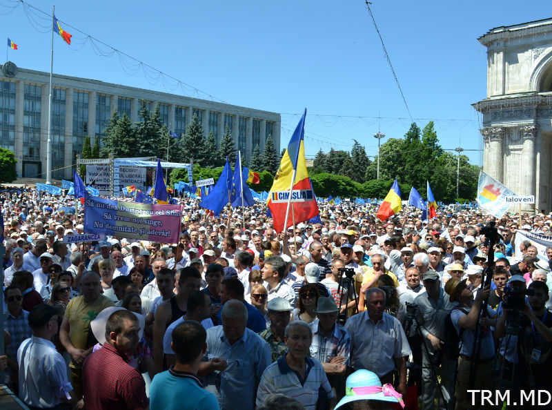 La rândul său, analistul politic Roman Mihăeş, a spus că în spatele platformei civice DA ar sta forţe care îşi doresc să repete situaţia din Ucraina sau un al doilea şapte aprilie.