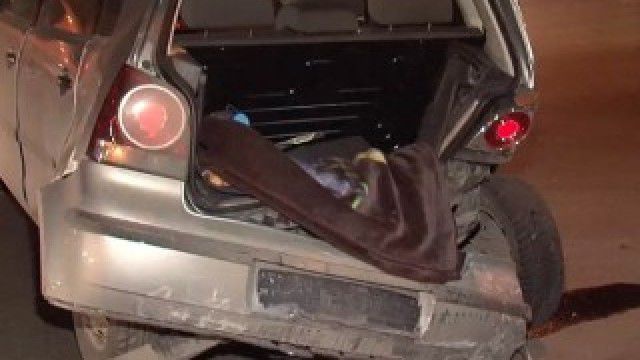 Două automobile s-au ciocnit violent în Capitală.  Foto: canal3.md
