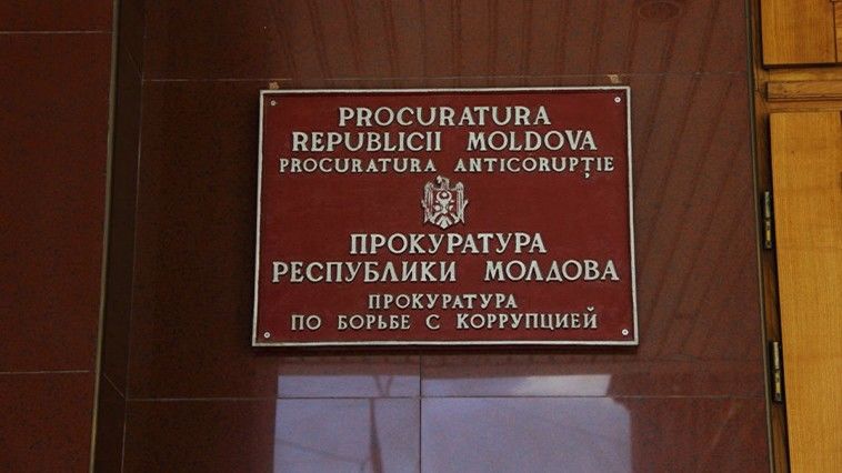 По требованию прокурора врач был отстранён от занимаемой должности.