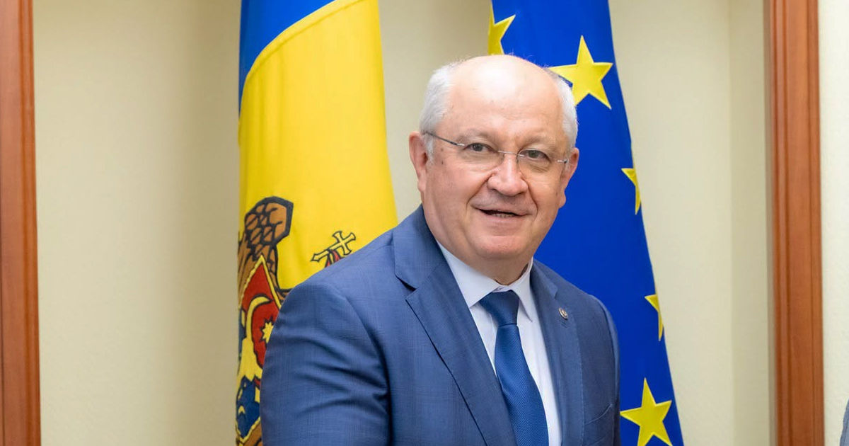 Экс-премьер Александр Мунтяну задекларировал доходы свыше 216 тысяч леев.