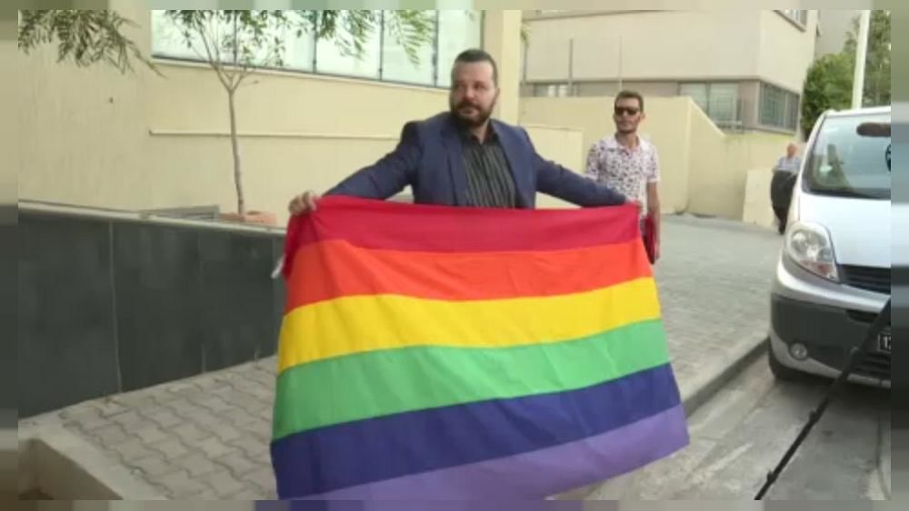 В Тунисе гей примет участие в выборах на пост президента.