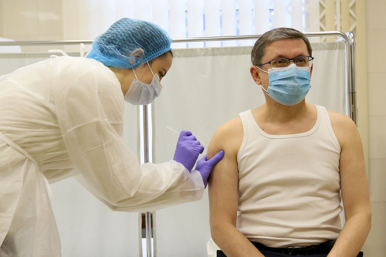 Гросу сделал бустерную дозу вакцины: Способ вернуться к нормальной жизни.