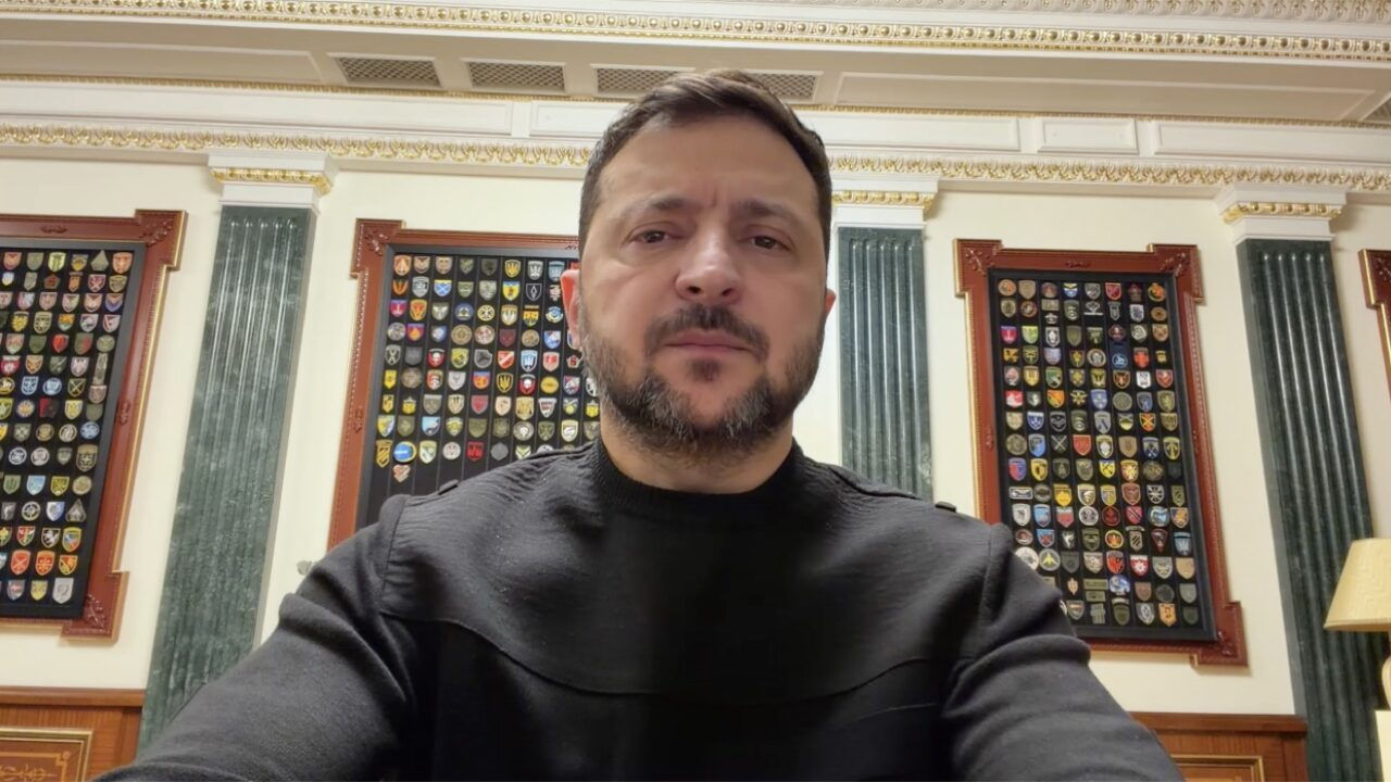 Россия продолжила удары по энергетике Украины после объявления перемирия Трампом.