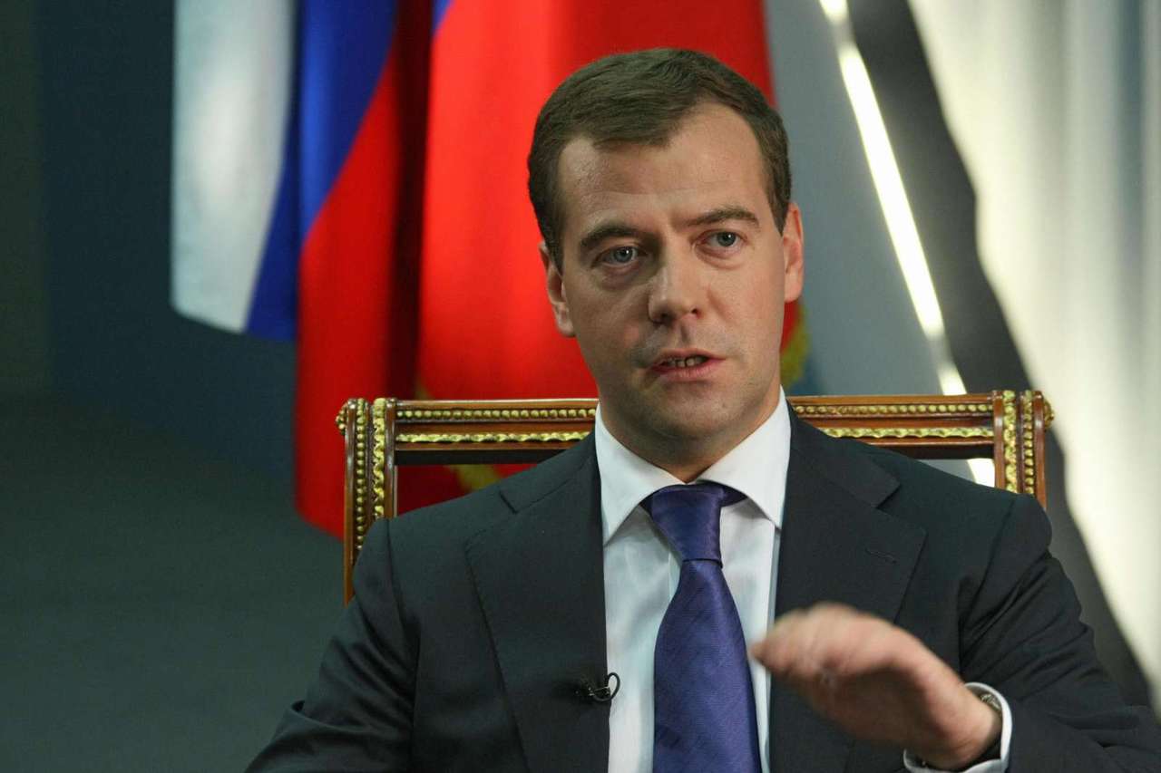 Autoritatea președintelui Ucrainei Viktor Ianukovici este "practic infimă", a declarat prim-ministrul Rusiei, Dmitri Medvedev.