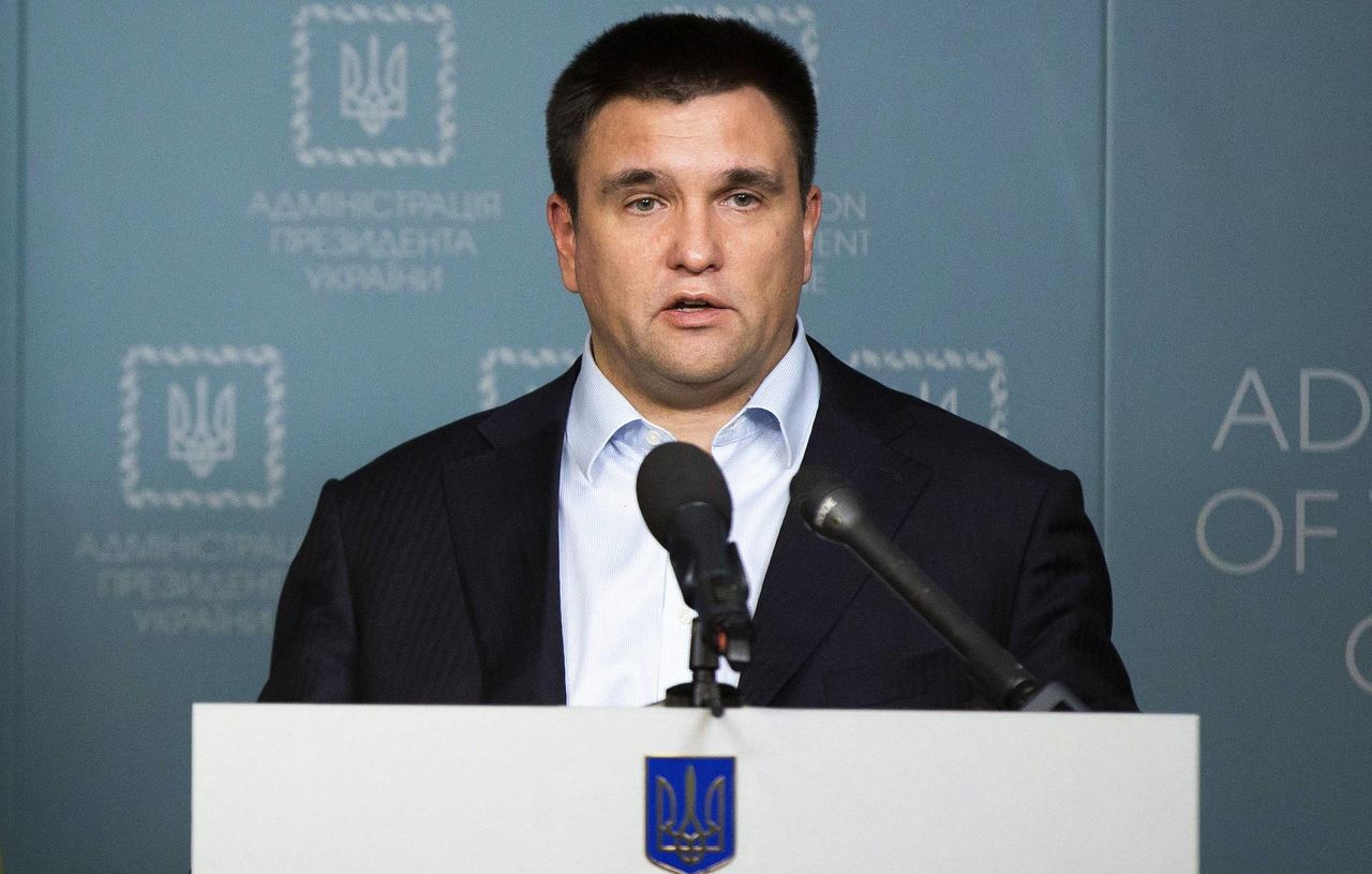 Киев пригрозил ЕС отказом от минских соглашений, если России вернут право голоса в ПАСЕ.