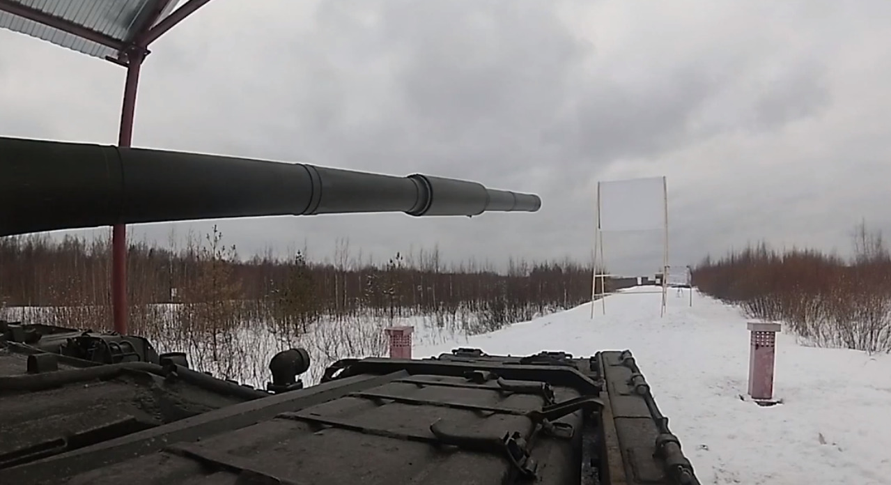 Появилось видео со стреляющим дровами Т-80.