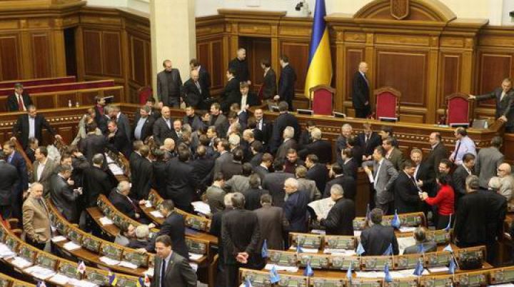 Rada de la Kiev a adoptat în a doua lectură proiectul de lege privind reintegrarea Donbassului.