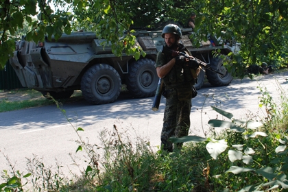 Ополченцы утверждают, что в воскресенье, 24 августа, армия ДНР блокировала две группировки силовиков общей численностью7 тысяч человек.