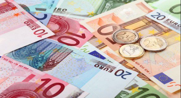 Moneda unică europeană suferă o depreciere semnificativă în raport cu leul moldovenesc. 
