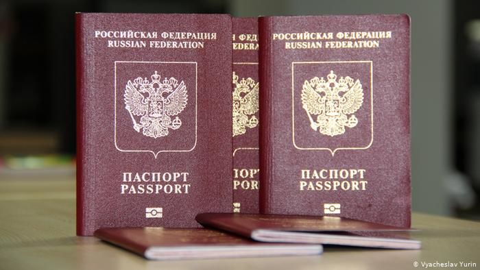 Посольство РФ призвало не доверять мошенникам, обещающим оформление российских паспортов.