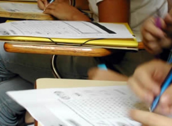 Mari emotii pentru elevii clasei a 12-a. Astazi, la ora 9, zeci de mii de elevi vor intra in salile de bacalaureat pentru a sustine examenul la limba de instruire.