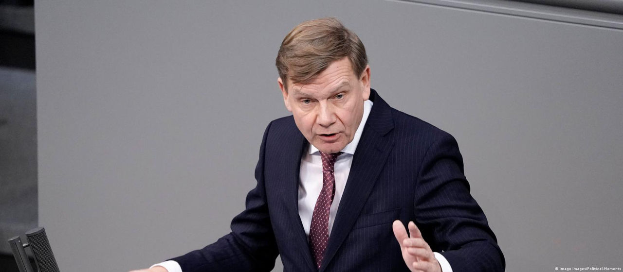 Немецкий политик: Украине нужно разрешить удары по России.