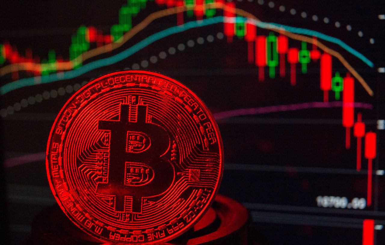 На прошлой неделе биткоин потерпел значительные потери, когда его стоимость опустилась сразу на две тысячи долларов — до 6 тысяч долларов.