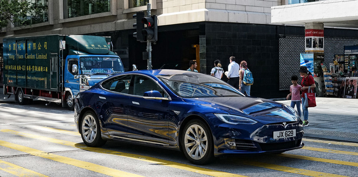 Страховщики: электромобили Tesla чаще попадают в ДТП.