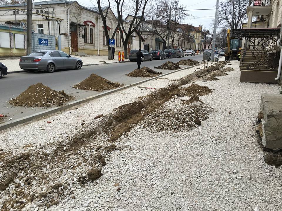 На Александри были установлены новые столбы для уличного освещения и подключено электричество.