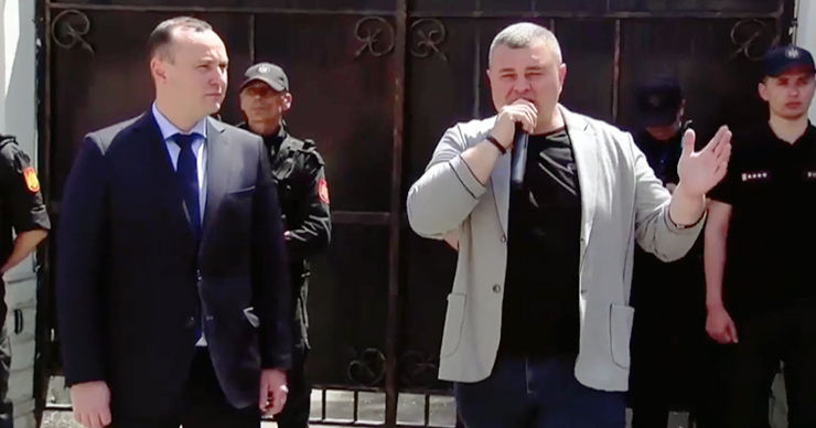 Депутаты ПСРМ посетили Додона в изоляторе.