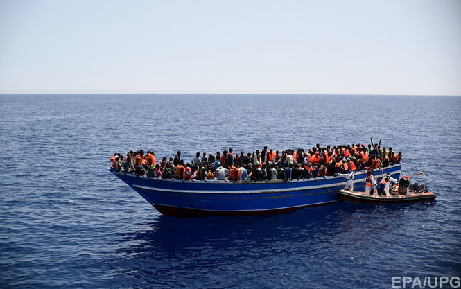 Persoanele salvate, între care numeroşi copii şi femei, au fost transportate către Italia, a precizat MSF.