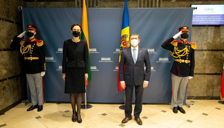 Спикер парламента Игорь Гросу направил поздравительное послание спикеру сейма Литвы Виктории Чмилите-Нильсен.
