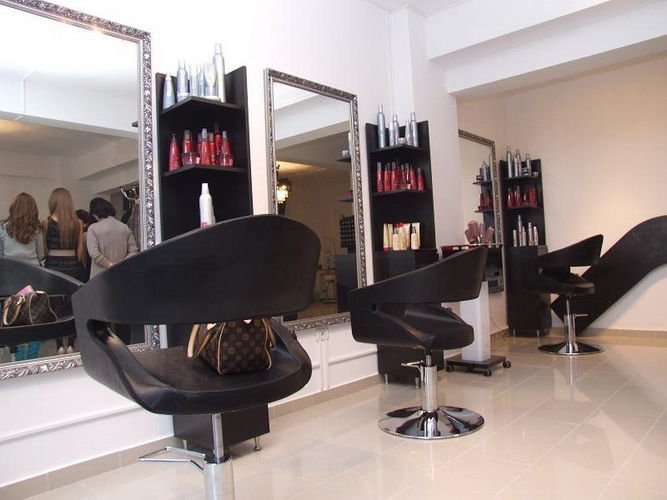 Fiscul monitorizează frizeriile și cabinetele cosmetologice din Chișinău. Foto: glowbeautyplace.ro
