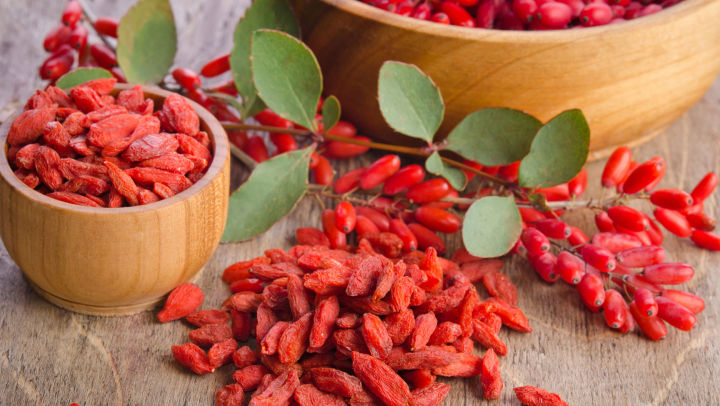 Boabele de goji se consumă proaspete sau uscate, iar din frunzele plantei, se prepară ceai. 