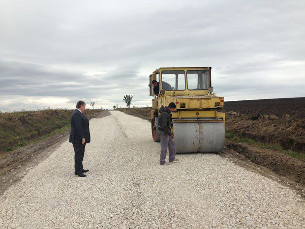 Construcția drumurilor din sate va pune în dificultate întreținerea drumurilor naționale. 