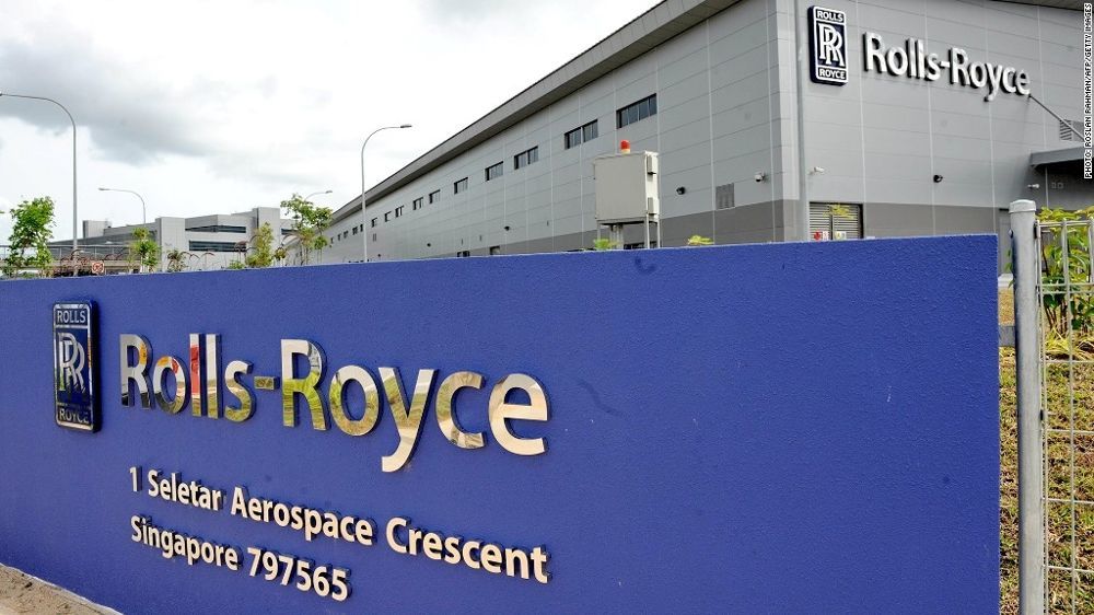 Rolls-Royce сократит зарплаты и время работы сотрудников.