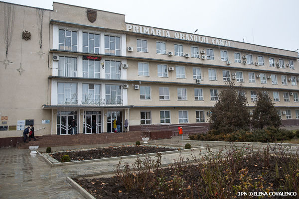 Aleșii locali se plâng pe controlul administrativ excesiv