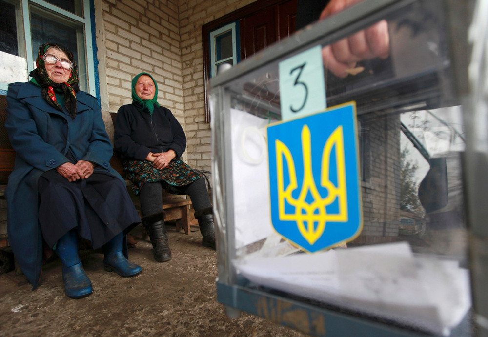 По словам политолога, это в интересах самой Тимошенко, так как единственная возможность удержать власть в статусах "и.о." – сорвать президентские выборы.