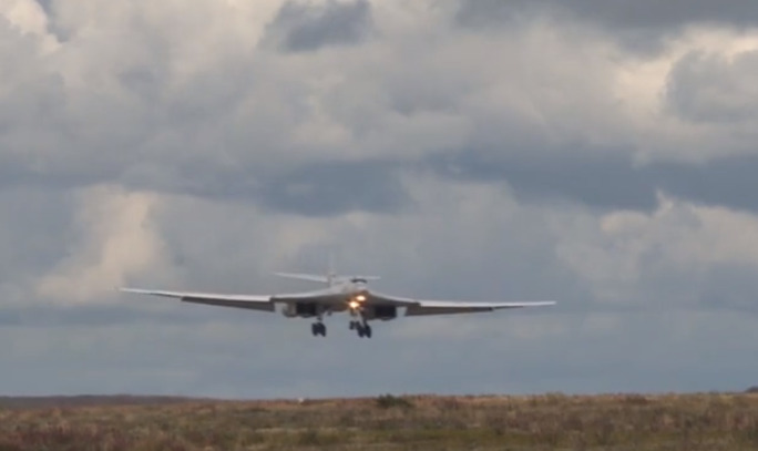 Ту-160 отозвали от границы США.
