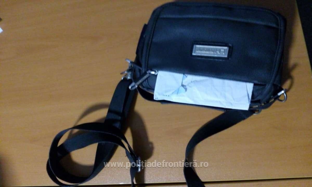 Румынские пограничники  изъяли у молдаванина купленный в интернете за €100 паспорт.
