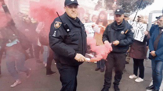 В украинском Житомире проходят акции против "формулы Штайнмайера" и в защиту свободы слова. 