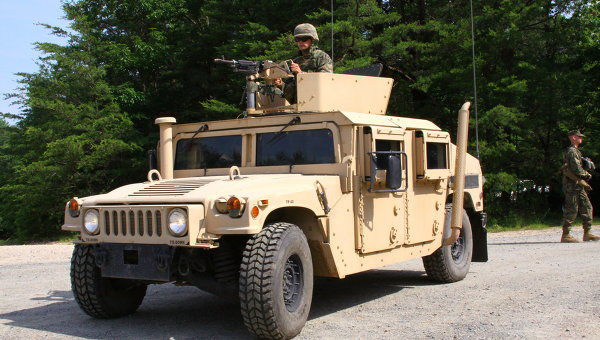 Сгорел также находящийся в ней американский военный внедорожник Hummer (HMMWV).