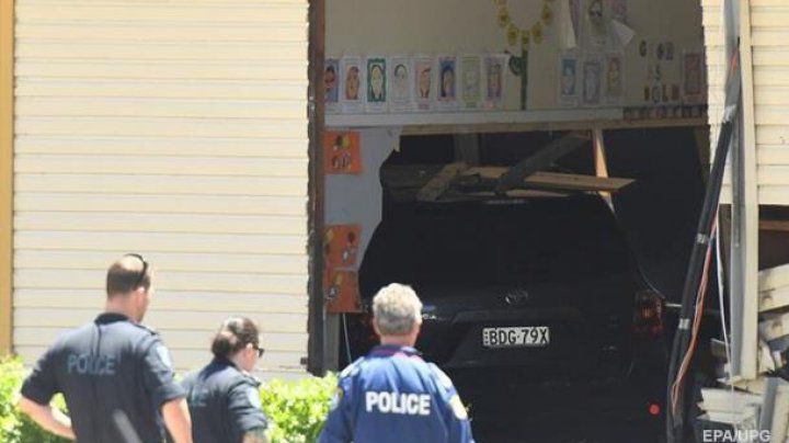Sydney: O femeie a intrat cu maşina într-o şcoală. Sunt morți