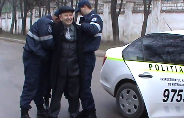 Hyundai был доставлен на штраф-площадку, а его водителя привезли в муниципальную больницу для прохождения медицинского освидетельствования.