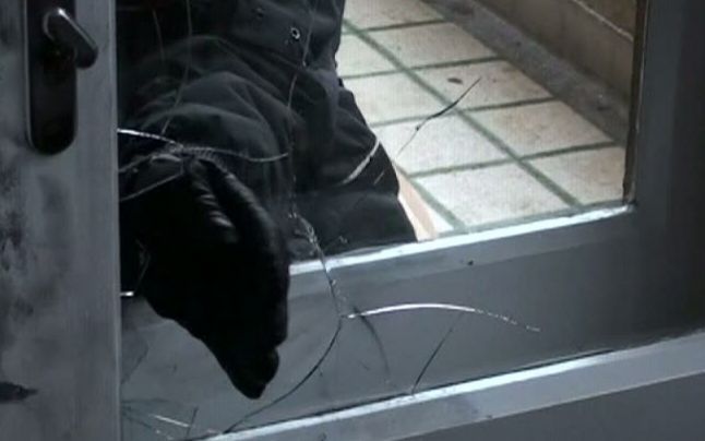 Spargere misterioasă: Au pătruns prin efracție într-un birou. Foto simbol: adevarul.ro
