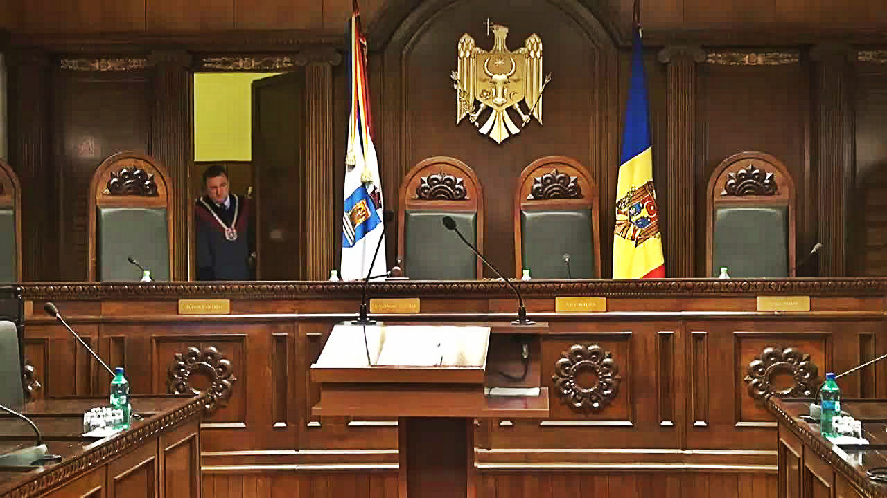 Конституционная палата постановила, что отныне главу государства будет избирать народ на прямом голосовании.