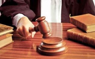 Экс-служитель закона приговорен к пяти годам условно с запретом на занятие любых должностей в МВД на четыре года.