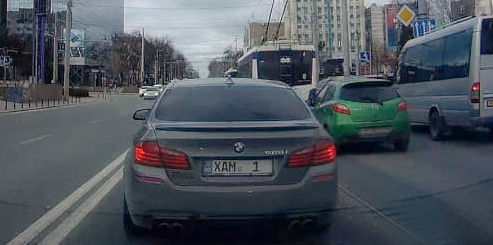 Задержанный за езду в парке автохам снова лихачит на дорогах.
