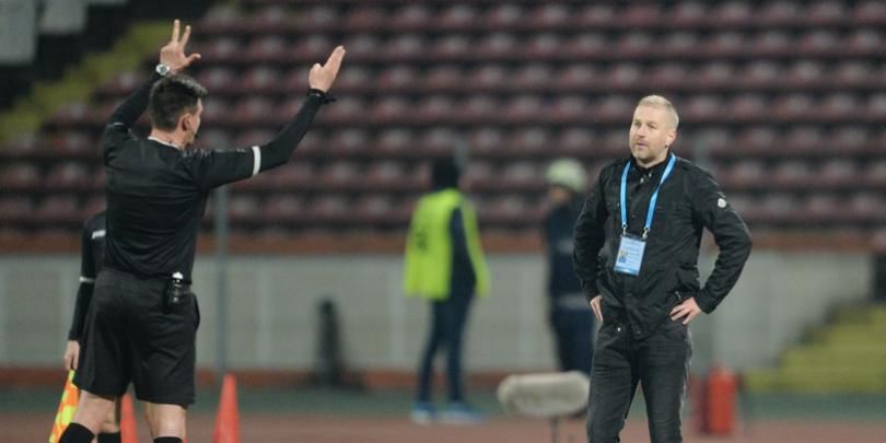 Federaţia de fotbal din Australia va introduce cartonaşele galben şi roşu pentru antrenori şi alţi oficiali ai echipelor. 