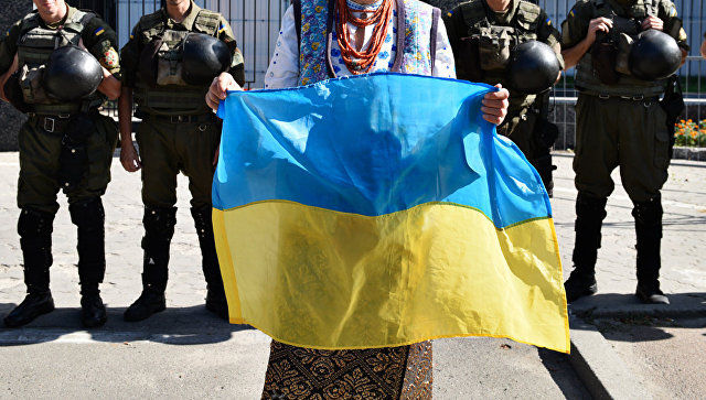 Украину призвали не закрывать российские СМИ в стране.