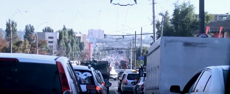 Первый учебный день в Кишиневе начался с автомобильных пробок.