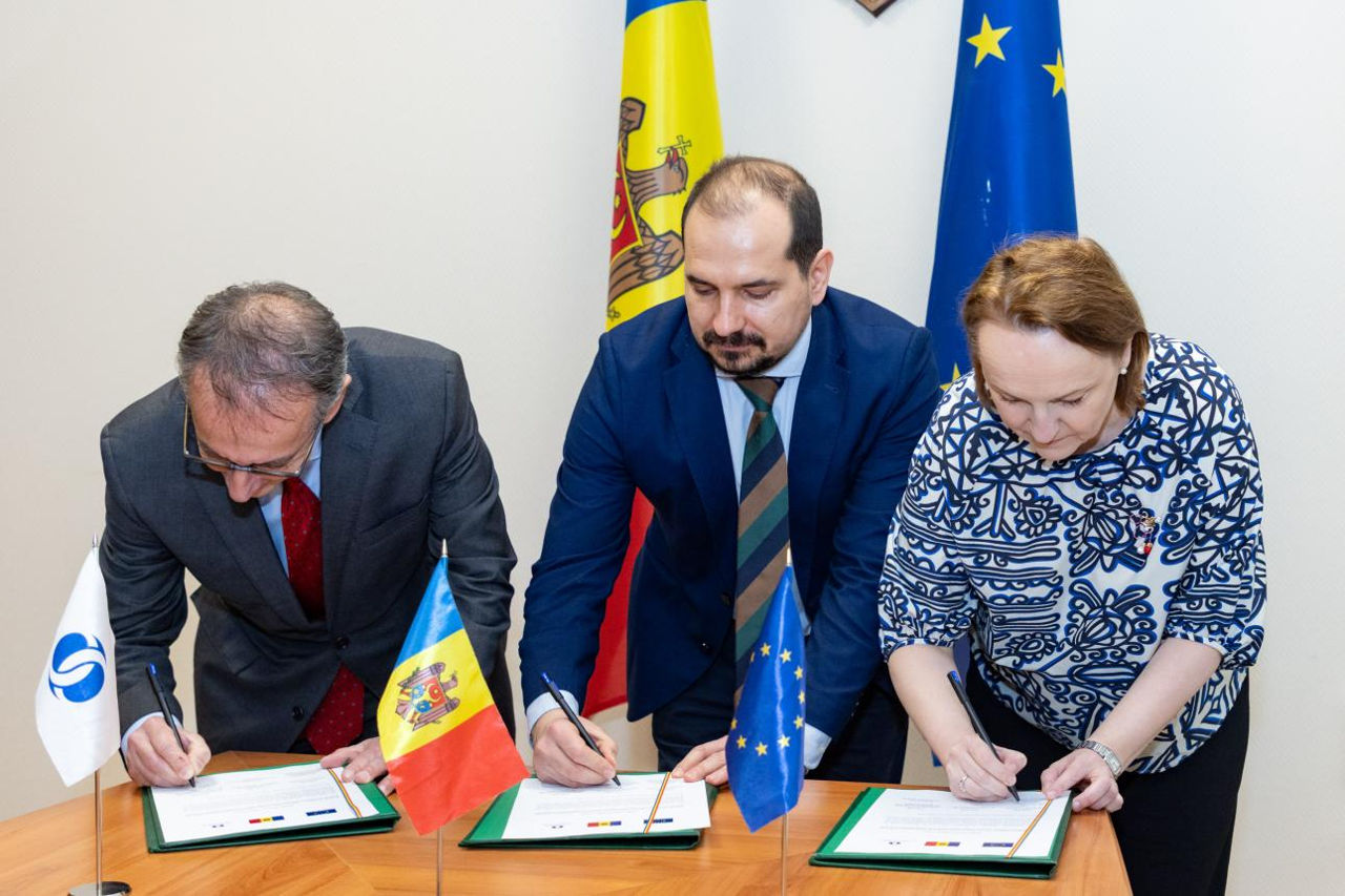 ЕС и ЕБРР усиливают поддержку правительственной программы реформ.
