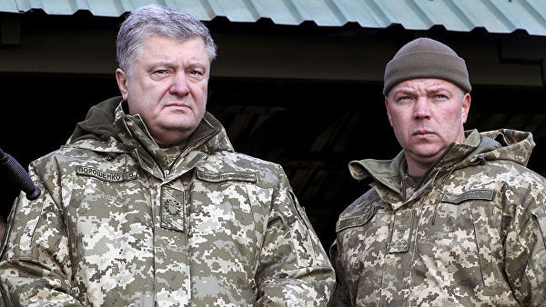 Президент Украины Петр Порошенко рассказал, что военные из стран НАТО приезжают учиться у ВСУ "бить врага".