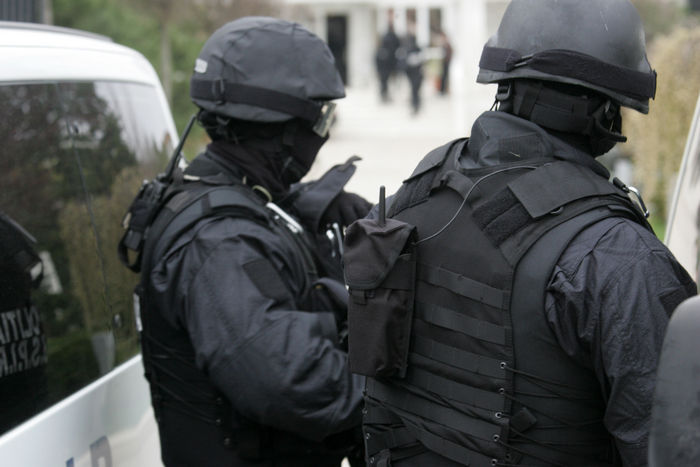 Gruparea criminală se ocupa cu contrabanda de mărfuri.