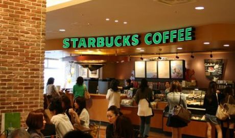 Compania Starbucks promite să angajeze 10.000 de refugiaţi, la nivel internaţional. Foto: informationweek.com