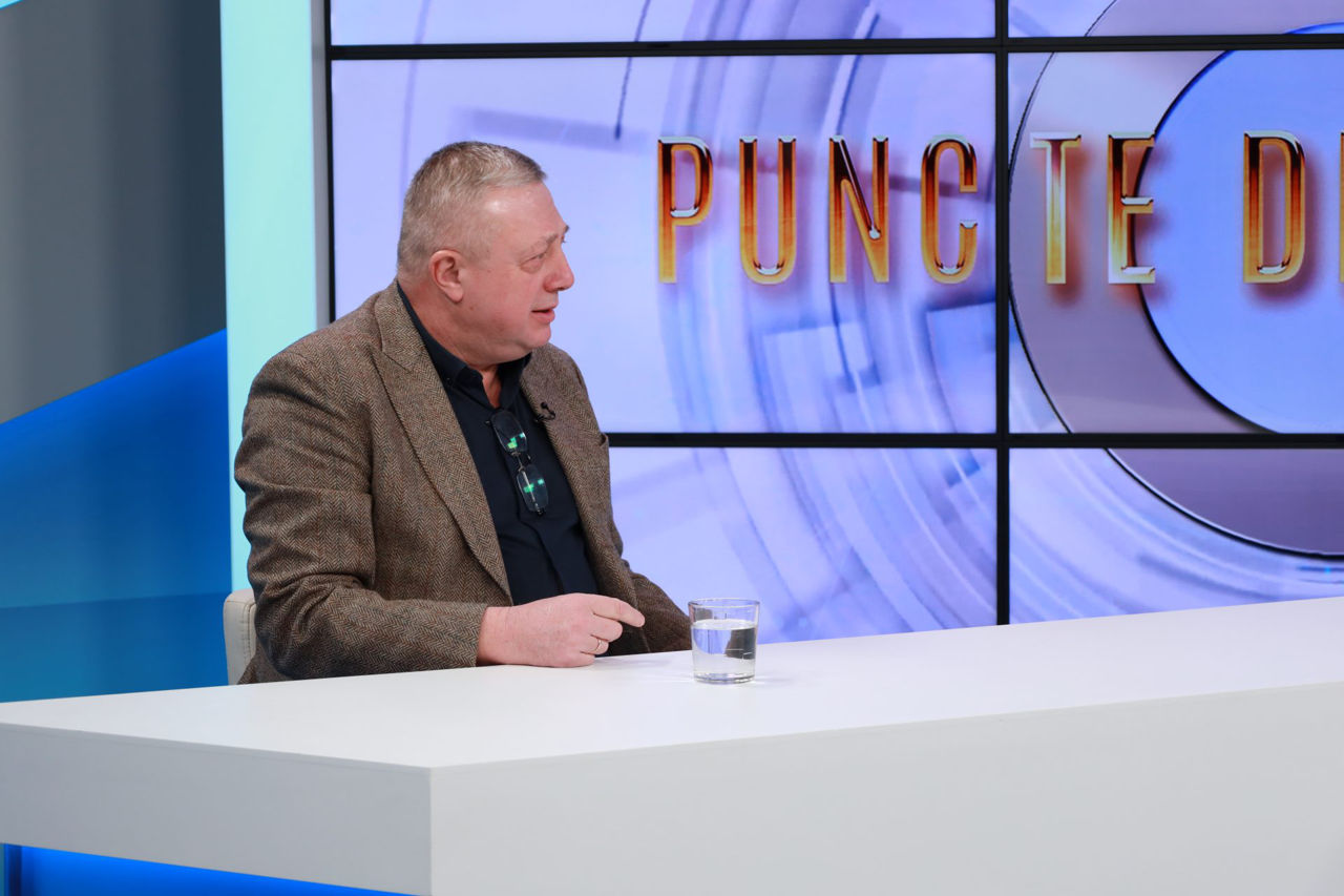 Политический обозреватель Алексей Тулбуре.