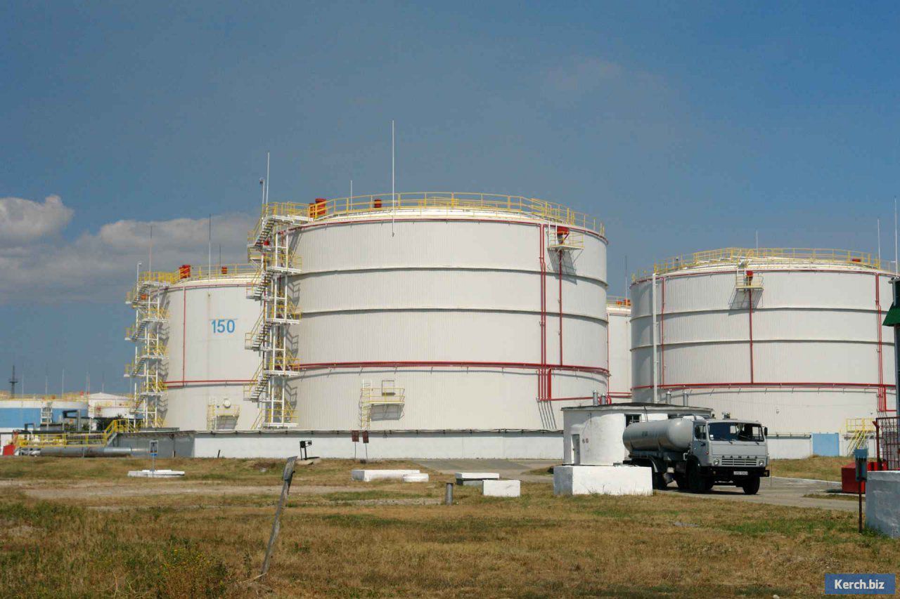 Украинская компания отсудила нефтебазу в Крыму.
