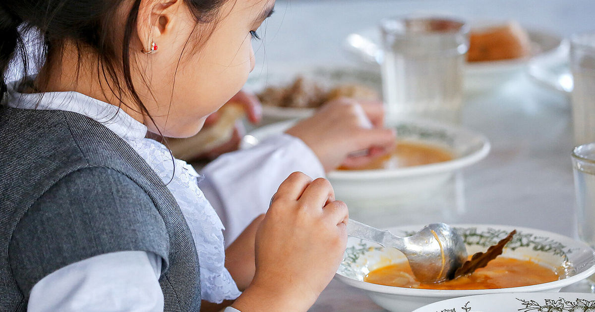 Consilierii din Bălți, despre alimentația elevilor: Pe sănătatea copiilor nu se face business.