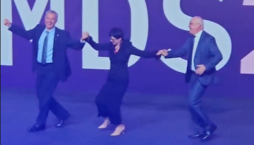 Munteanu, Osmochescu și Kos au dansat la deschiderea Moldova Digital Summit.